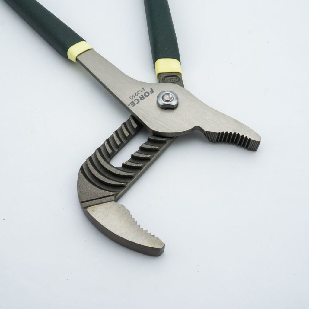 คีมคอม้า ด้ามหุ้มยาง 10" FORCE รุ่น 613250 by STNTRADE