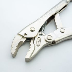 คีมล็อคมาตรฐานปากโค้ง 5" FORCE รุ่น 614125 by STNTRADE