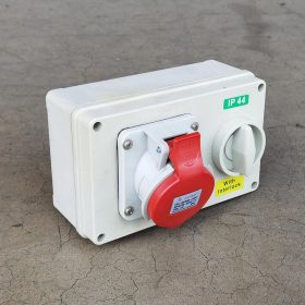 เต้ารับตัวเมียพร้อมสวิตซ์ SUMO STINTERTRADE