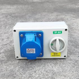 เต้ารับตัวเมียพร้อมสวิตซ์ SUMO STINTERTRADE