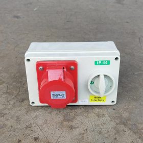 เต้ารับตัวเมียพร้อมสวิตซ์ SUMO STINTERTRADE