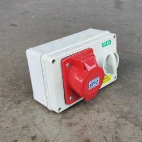 เต้ารับตัวเมียพร้อมสวิตซ์ SUMO STINTERTRADE