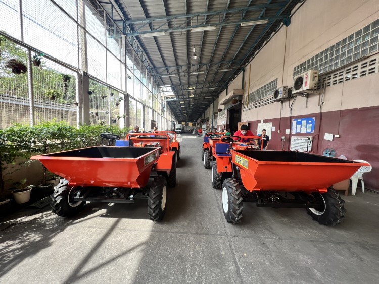 รถดั๊มเปอร์ 8 โม่ 1000 ลิตร STINTERTRADE